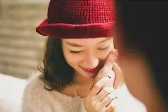 看似单纯却防备心理特别重的女孩儿，怎样才能追到手呢？