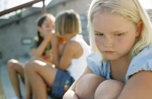 如何缓解两个人交往中的报复心理呢？