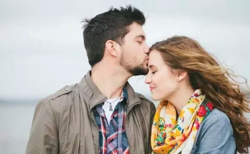 两个人时间长了感觉关系淡了，怎么办？