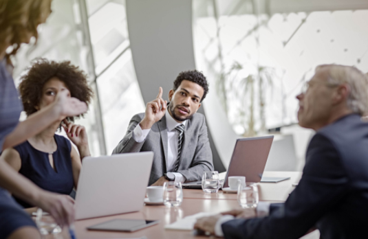 职场当中 有些男上司很危险！