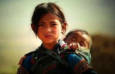 对于留守儿童普遍存在的心理问题，我们应该如何解决呢？