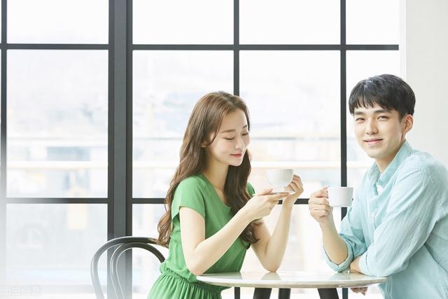 如何高情商回复别人的赞美，情商低的赶紧学起来！