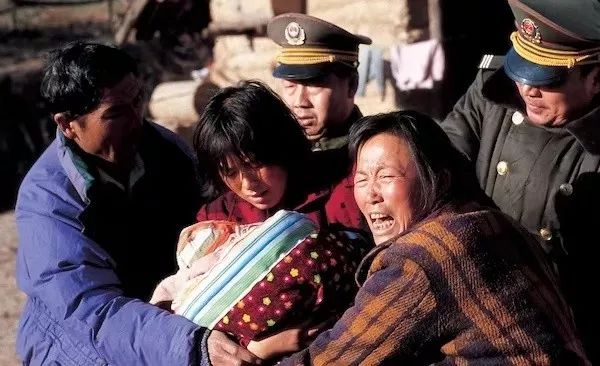 14岁为父子生下3孩：是人性黑暗，还是愚昧悲剧