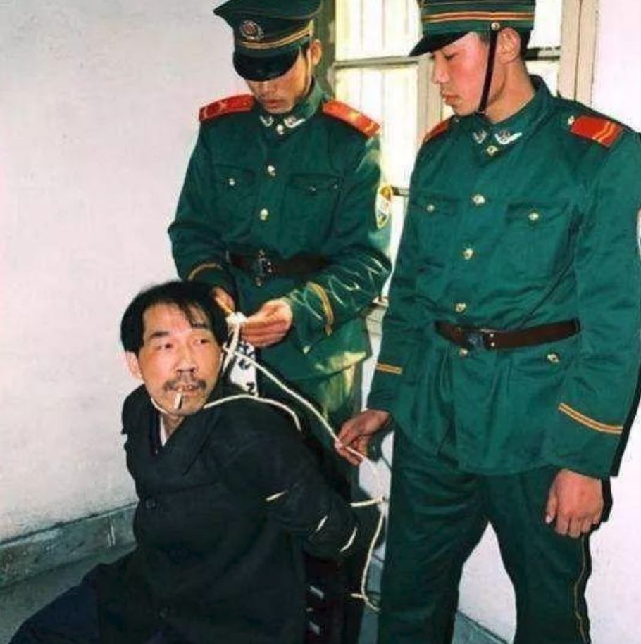 劳荣枝曾是女教师，爱上杀人犯，成为杀人犯