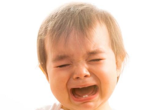 孩子易怒易哭闹是心理问题吗、该如何调教？
