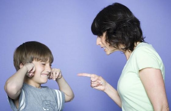 孩子易怒易哭闹是心理问题吗、该如何调教？