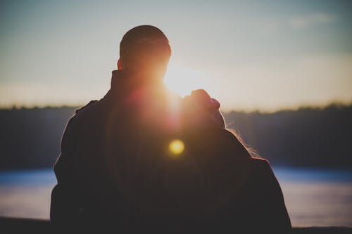 分手后总想联系对方-分手后想他了该联系吗