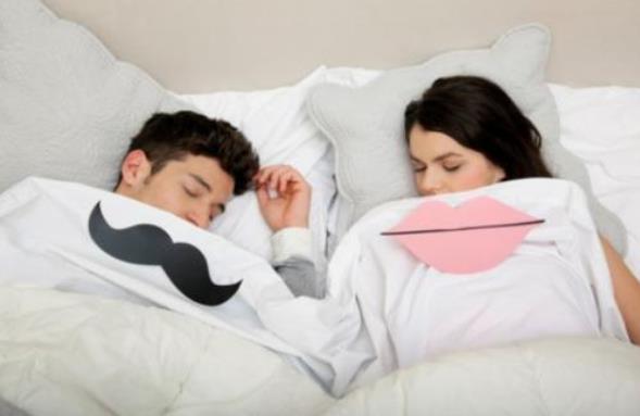 夫妻的6种睡姿你是第几种 婚恋心理 易读心理网