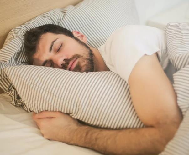 “八小时睡眠论”竟然是假的？
