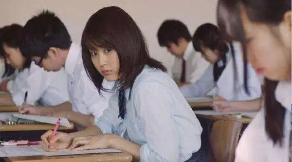 为什么女生总对闺蜜的男朋友感兴趣