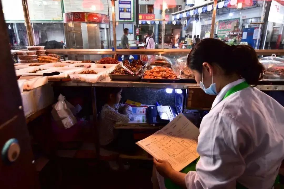 比厌学更可怕的是，孩子用“假装学习”欺骗你