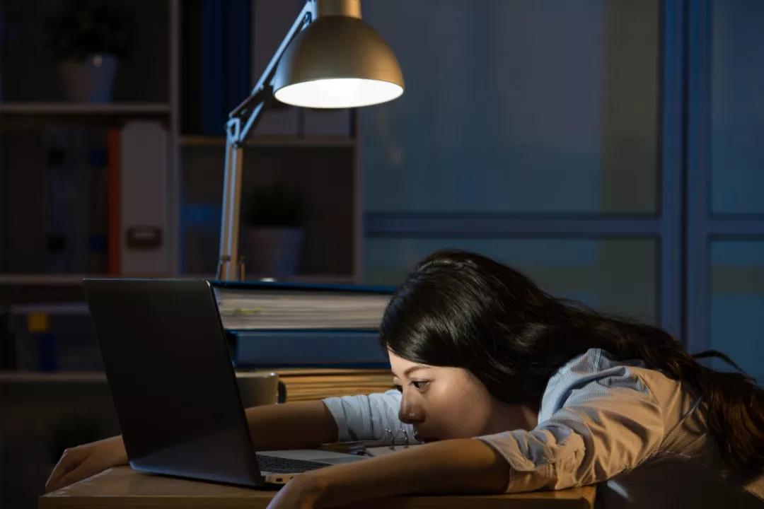 解读什么是报复性熬夜