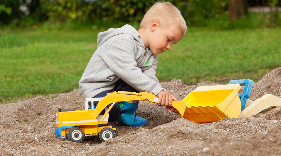 儿童心理学解读：为什么小孩都爱看挖掘机？