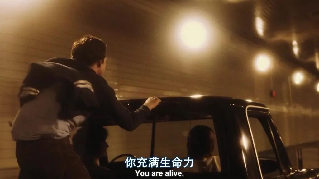 受过心理创伤的两种情绪表现