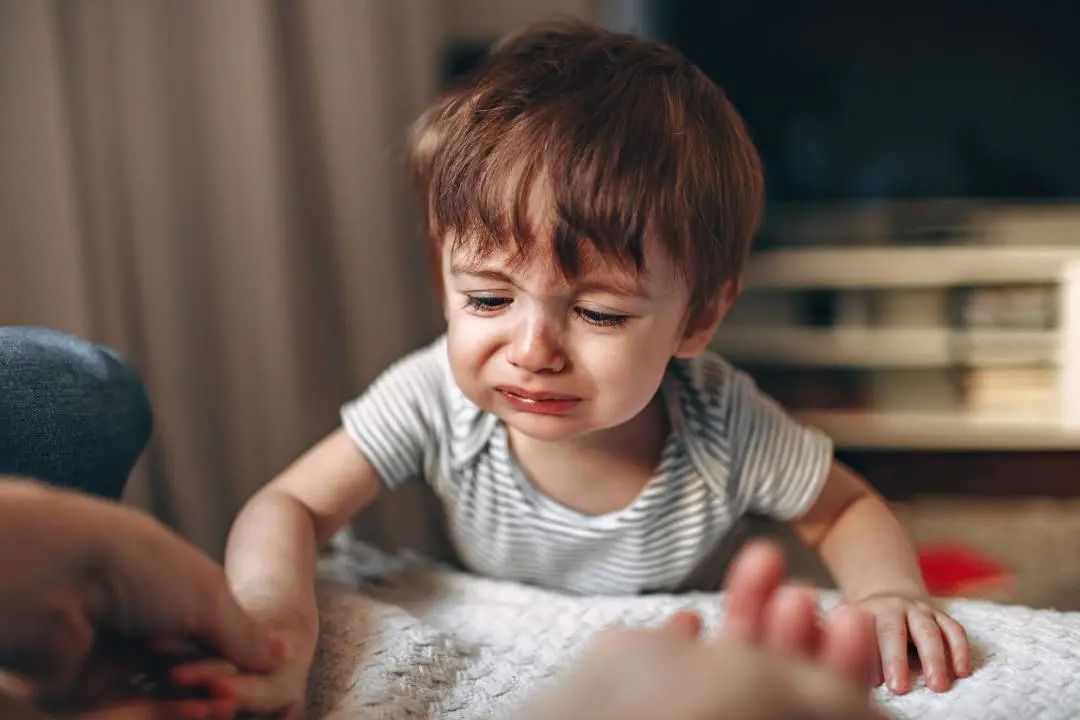 孩子情绪不好经常哭泣或发脾气是没有安全感吗？