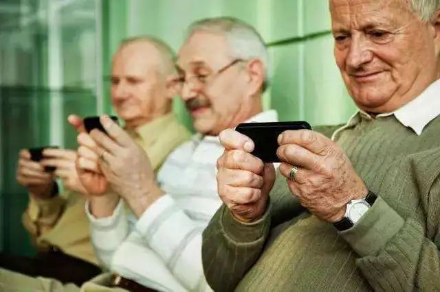会上网的老年人可能幸福感更强